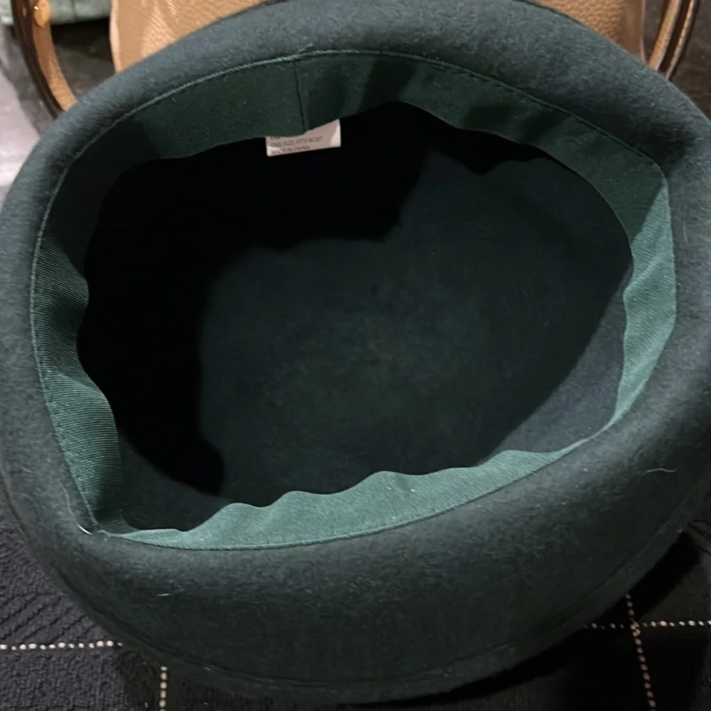 Green‎ women’s hat 100% wool feathers embellished